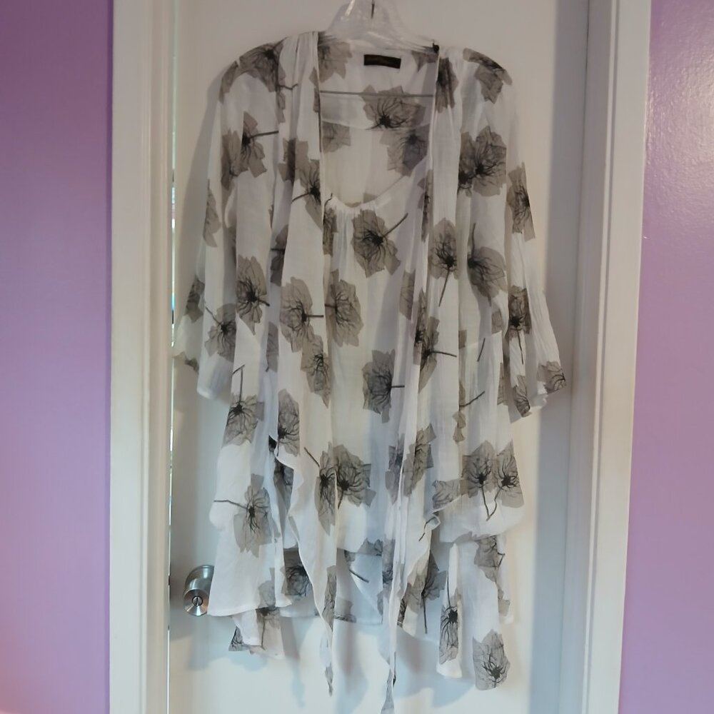 Christine Phillipe Women's Crinkle Print Tunic Grey and White Floral SZ L - Picture 5 of 9